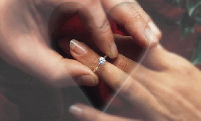 Zakładanie pierścionka